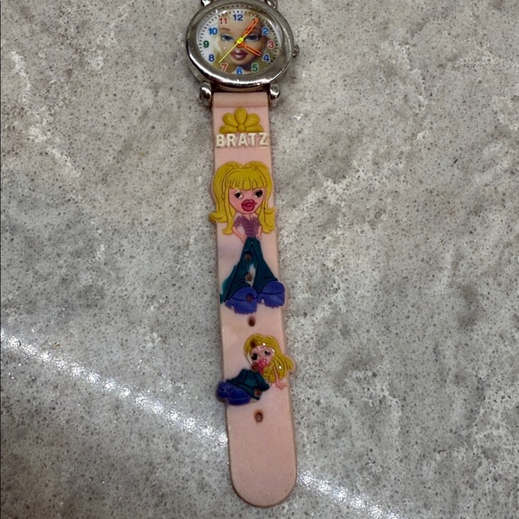 Vintage Bratz Water Resistant Pink and Silver Watch. untested - Picture 6 of 7